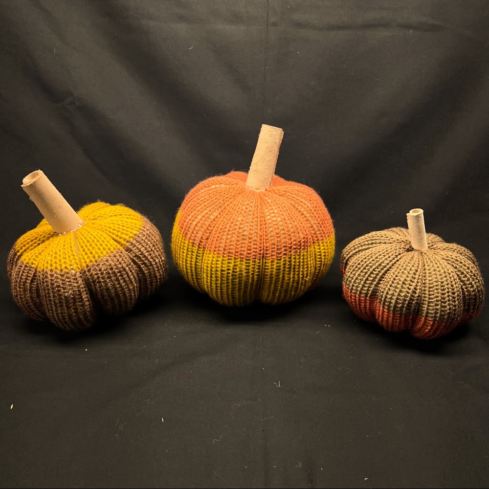 Knitted pumpkin set of 3